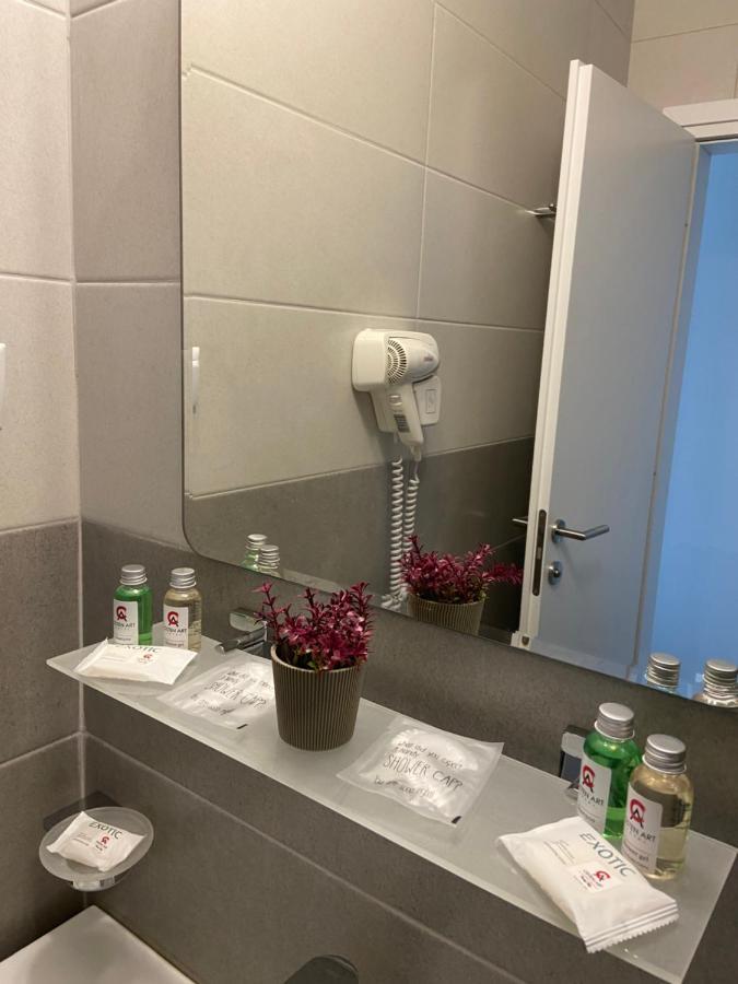 Osten Art Hotel Skopje Luaran gambar